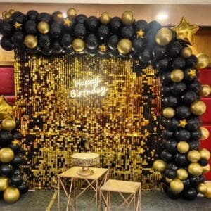 gold background panels theme