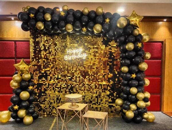 gold background panels theme