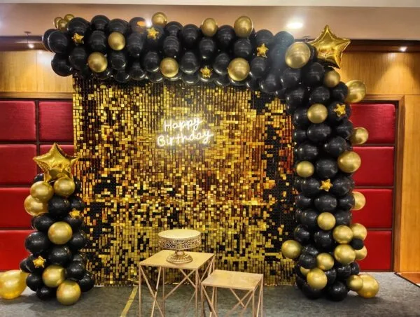 gold background panels theme