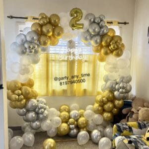 Round chrome balloon arch